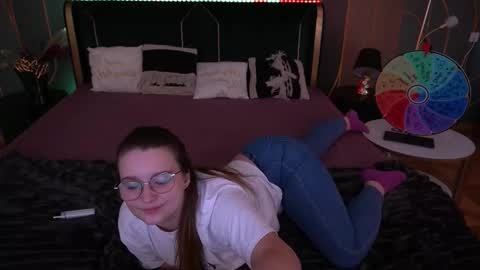 Snapshot of magicpeachhs chatting on October 2025 01:21:01 PM Emily online show from October 2025 01:21:01 PM