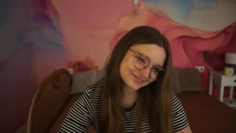 Snapshot of magicpeachhs chatting on October 2025 08:59:01 AM Emily online show from October 2025 08:59:01 AM