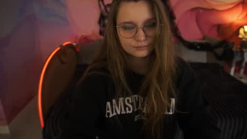 Snapshot of magicpeachhs chatting on October 2025 05:41:02 AM Emily online show from October 2025 05:41:02 AM