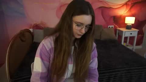 Snapshot of magicpeachhs chatting on November 2025 01:33:02 PM Emily online show from November 2025 01:33:02 PM