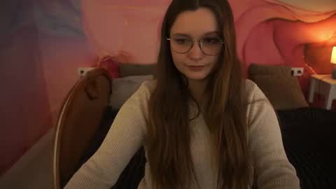 Snapshot of magicpeachhs chatting on November 2025 01:53:02 PM Emily online show from November 2025 01:53:02 PM