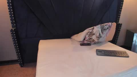 MAHIA online show from December 2025 02:01:02 PM