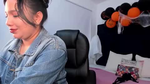 Snapshot of mahra_zoe chatting on October 2025 10:42:02 PM Mahra Zoe online show from October 2025 10:42:02 PM