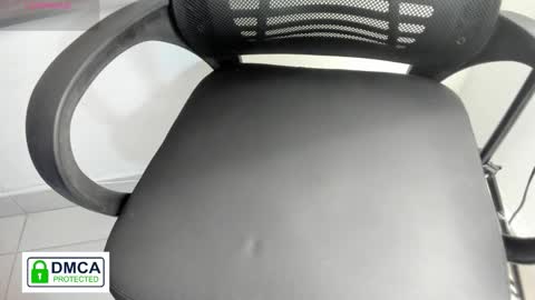 Snapshot of maia__bianchi chatting on December 2025 12:14:02 PM maia__bianchi online show from December 2025 12:14:02 PM