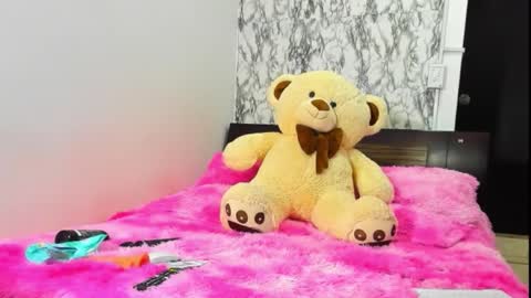 Maia Bronce online show from October 2025 09:54:02 AM