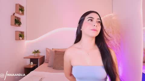 MAIA  LIA  online show from October 2025 06:27:02 PM