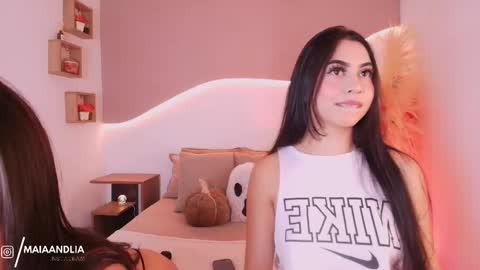 MAIA  LIA  online show from October 2025 10:00:02 PM