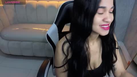 Snapshot of maia_tx chatting on October 2025 01:47:02 PM Online 800 to 1400 online show from October 2025 01:47:02 PM