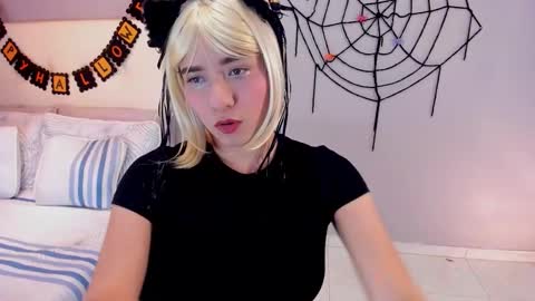 Snapshot of maia_w10 chatting on October 2025 12:20:01 PM Maia online show from October 2025 12:20:01 PM