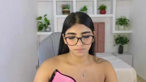 Maiaa Ruiz  online show from May 2026 01:30:02 PM