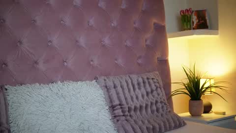  Maia  online show from November 2025 09:37:02 PM