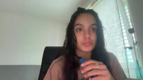 Snapshot of maiapark chatting on April 2026 05:18:01 PM Maia online show from April 2026 05:18:01 PM