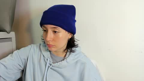 maibys online show from December 2025 04:06:01 AM