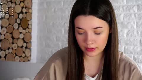 Lucy online show from October 2025 03:28:01 AM