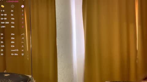 Snapshot of maidacompston chatting on October 2025 09:19:02 AM Elina online show from October 2025 09:19:02 AM