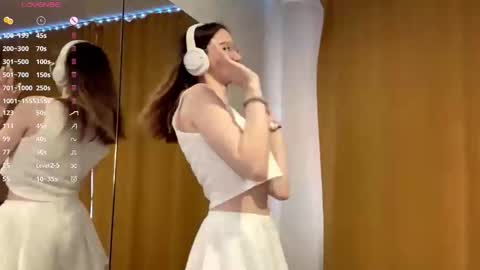 Snapshot of maidacompston chatting on October 2025 08:15:02 AM Elina online show from October 2025 08:15:02 AM