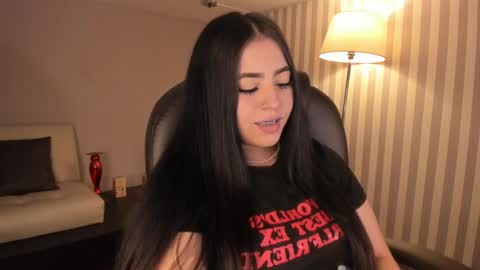Snapshot of maiiitee_ chatting on September 2025 01:11:02 PM Mait online show from September 2025 01:11:02 PM