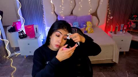 maiily_tay online show from March 2026 01:00:01 PM