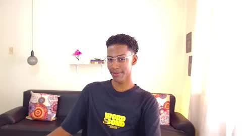 Snapshot of maiki18 chatting on January 2025 01:47:01 PM I am Maik online show from January 2025 01:47:01 PM