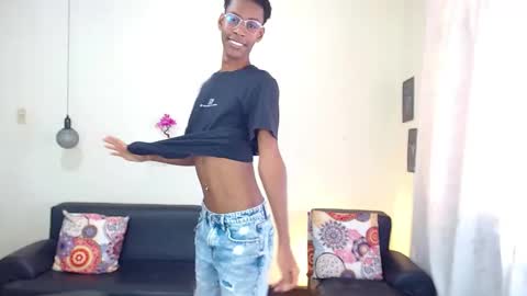 Snapshot of maiki18 chatting on January 2025 04:41:01 PM I am Maik online show from January 2025 04:41:01 PM