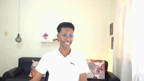 Snapshot of maiki18 chatting on February 2025 04:52:01 PM I am Maik online show from February 2025 04:52:01 PM