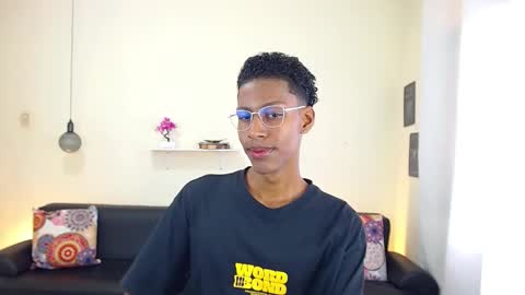 Snapshot of maiki18 chatting on February 2025 01:51:02 PM I am Maik online show from February 2025 01:51:02 PM