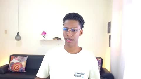 Snapshot of maiki18 chatting on February 2025 01:33:01 PM I am Maik online show from February 2025 01:33:01 PM