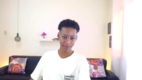 Snapshot of maiki18 chatting on February 2025 04:37:01 PM I am Maik online show from February 2025 04:37:01 PM