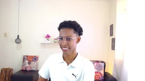 Snapshot of maiki18 chatting on March 2025 01:43:02 PM I am Maik online show from March 2025 01:43:02 PM