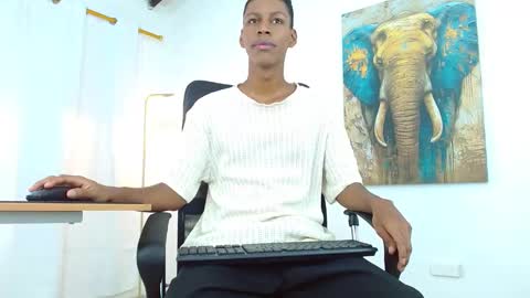 Snapshot of maiki18 chatting on September 2025 02:16:01 PM I am Maik online show from September 2025 02:16:01 PM