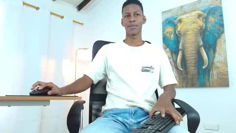 Snapshot of maiki18 chatting on September 2025 03:01:01 PM I am Maik online show from September 2025 03:01:01 PM