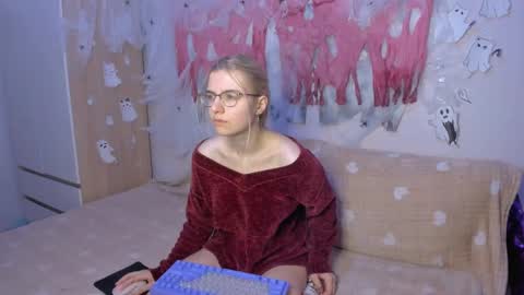 Snapshot of mailin_harrington chatting on December 2024 02:25:02 AM Your kitty online show from December 2024 02:25:02 AM