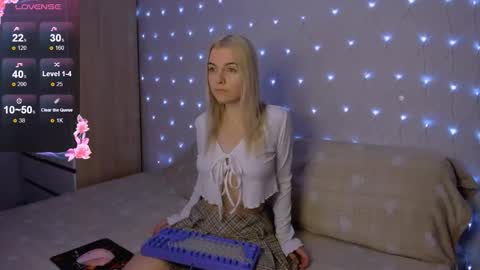 Snapshot of mailin_harrington chatting on September 2025 03:45:01 PM Your kitty online show from September 2025 03:45:01 PM