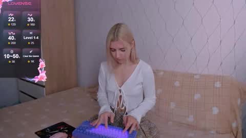 Your kitty online show from October 2025 02:56:02 AM