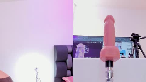Maily  online show from April 2026 08:00:02 PM