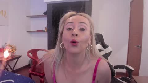 Snapshot of mailyn_jung_ chatting on January 2025 11:34:02 AM Carolina Barrantes Munera online show from January 2025 11:34:02 AM