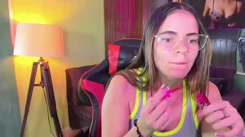 Snapshot of maira_tf chatting on September 2025 04:01:01 AM MAIRA online show from September 2025 04:01:01 AM