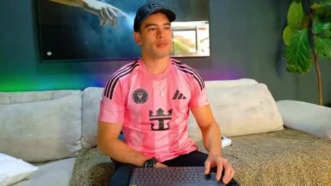 Snapshot of maisonbastian chatting on June 2026 02:11:01 PM Bastian Arslan online show from June 2026 02:11:01 PM