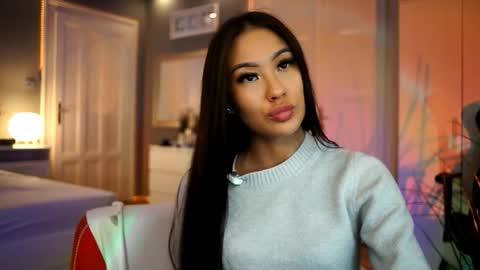 Mai online show from November 2025 07:03:01 PM