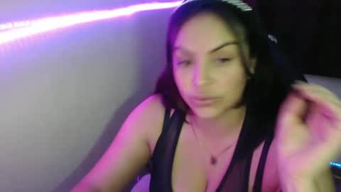 Snapshot of maitte_22 chatting on March 2025 01:31:02 AM Hello friends Im on another account    online show from March 2025 01:31:02 AM