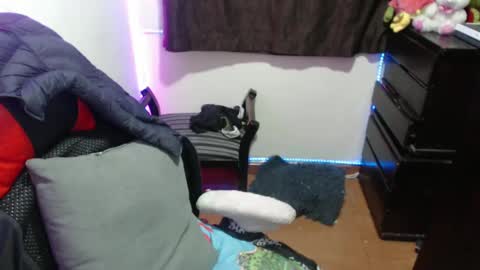 Snapshot of maitte_22 chatting on March 2025 05:18:02 AM Hello friends Im on another account    online show from March 2025 05:18:02 AM