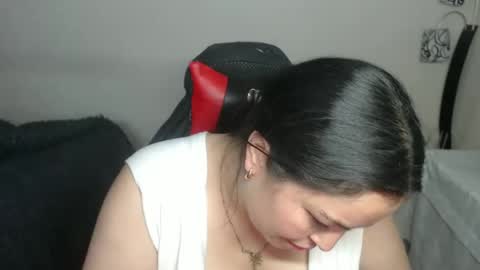 Snapshot of maitte_22 chatting on October 2025 02:04:02 AM Hello friends Im on another account    online show from October 2025 02:04:02 AM