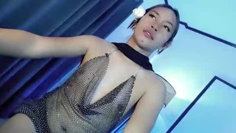 Snapshot of makeit_reyn chatting on March 2026 07:01:02 AM Reyn online show from March 2026 07:01:02 AM