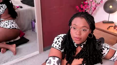 Snapshot of makena_gh chatting on May 2026 03:00:01 AM makena online show from May 2026 03:00:01 AM