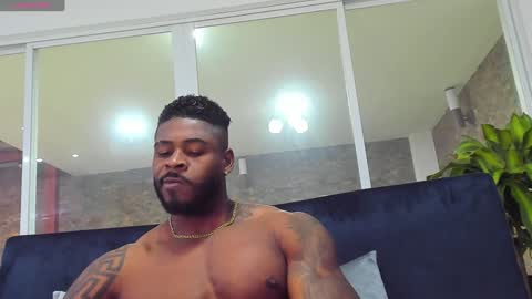 Snapshot of makonneen chatting on December 2024 12:30:01 PM Makonnen online show from December 2024 12:30:01 PM