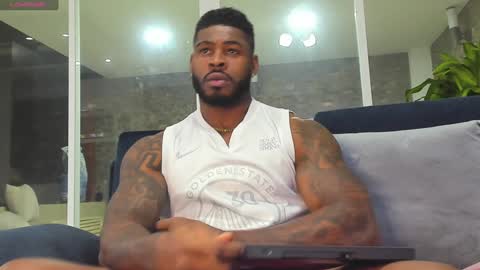 Snapshot of makonneen chatting on December 2024 03:05:02 AM Makonnen online show from December 2024 03:05:02 AM