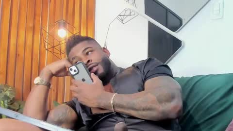 Snapshot of makonneen chatting on February 2025 01:30:02 AM Makonnen online show from February 2025 01:30:02 AM