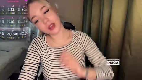 Snapshot of maksisisia chatting on November 2025 02:11:01 PM maksisisia online show from November 2025 02:11:01 PM