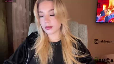 Snapshot of maksisisia chatting on December 2025 02:00:02 PM maksisisia online show from December 2025 02:00:02 PM