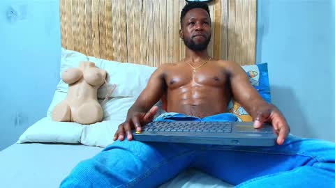 Snapshot of malcompierce chatting on September 2025 04:05:01 AM Malcom online show from September 2025 04:05:01 AM